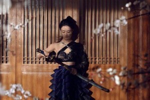 赵丽颖离婚后国风大片惊艳亮相，轻熟风穿搭技巧全解析
