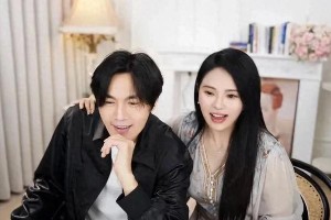 秦昊伊能静国际学校陪女儿，铁汉柔情引热议