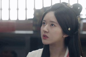 杨紫赵露思P图对比：明星颜值争议与演技停滞