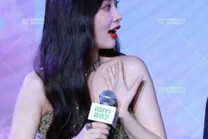 孟子义旧照颜值惊艳，脚部姿态引热议