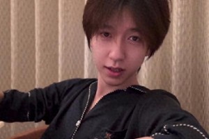 贺峻霖《一路繁花》表现亮眼，大学生身份成省钱妙招