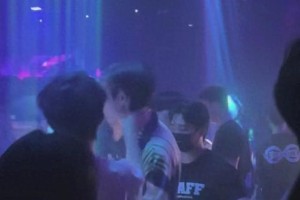 柯淳酒吧蹦迪引热议：短剧顶流的真实人设与争议